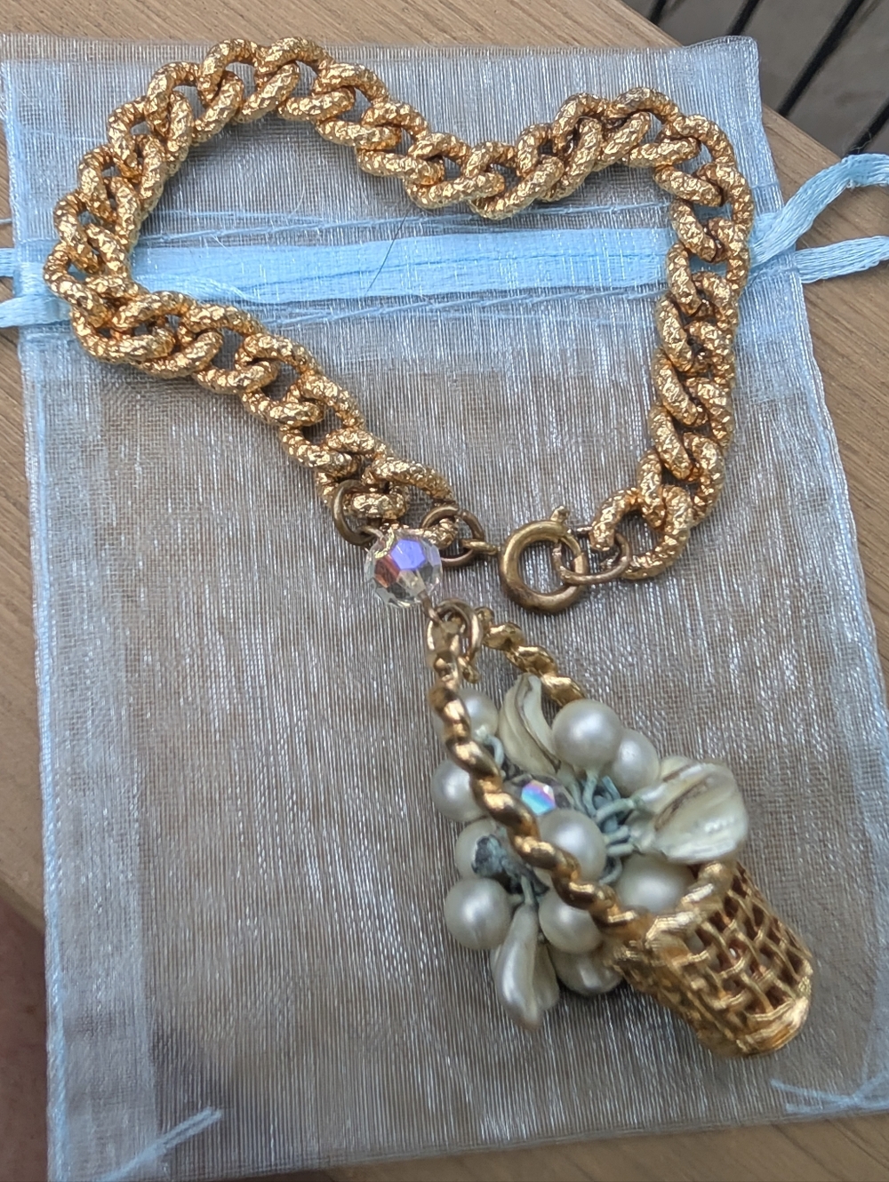 Vintage Gold Link Bracelet Charm Bracelet Pear Lillies Gold Basket - Picture 4 of 12